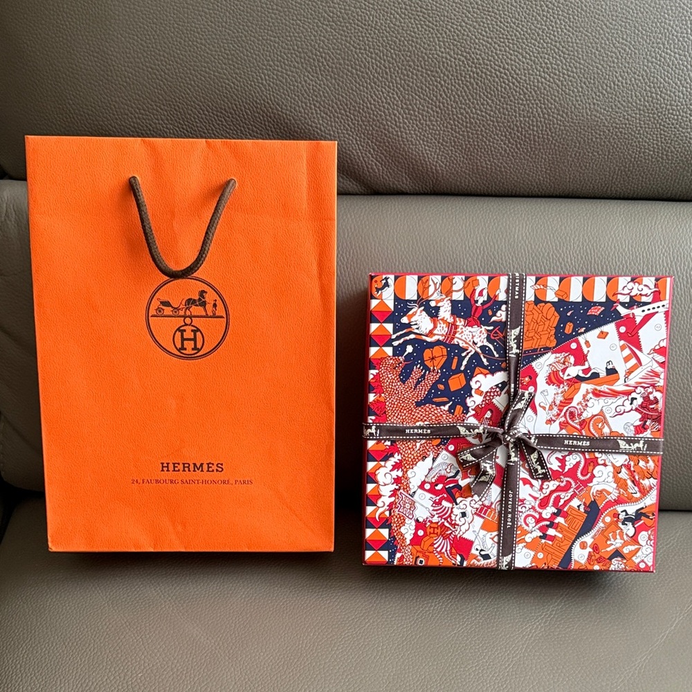 Auth Hermès Orange and Red GIFT BOX w/BAG and ribbon